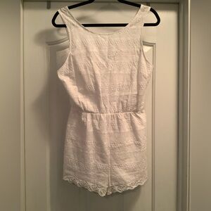 BB Dakota Women’s Optic White eyelet Sleeveless Romper Size 6 Nwt